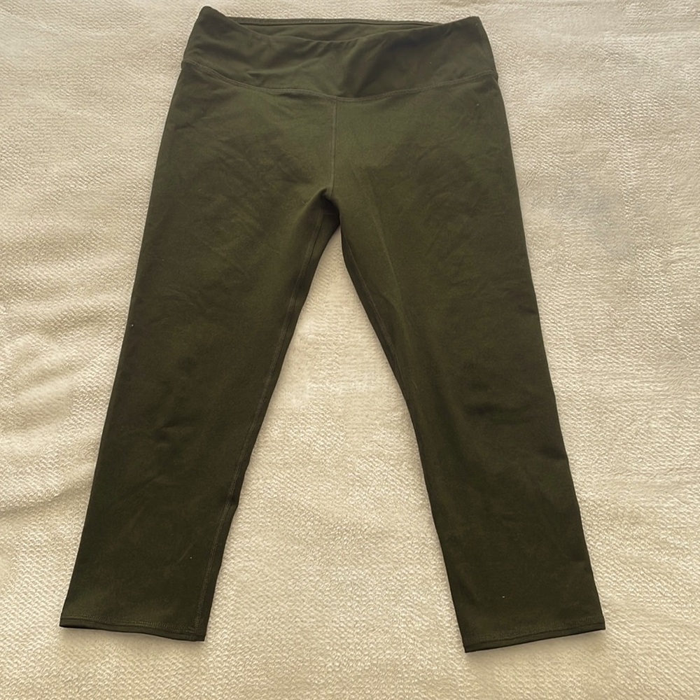 Green off-brand mid length leggings size M